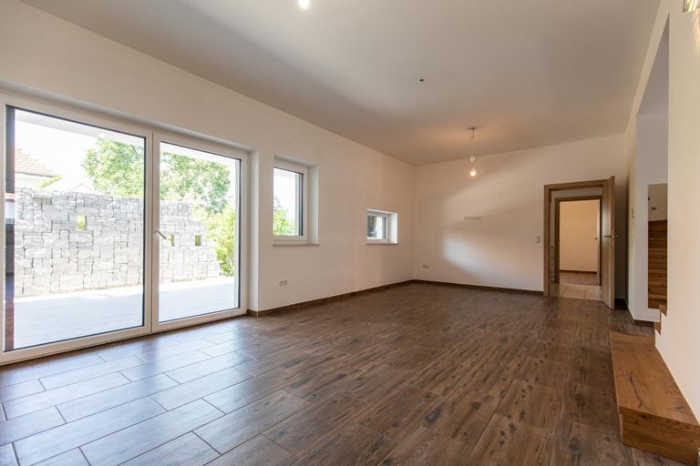 7 EG Wohnraum Sicht Terrasse