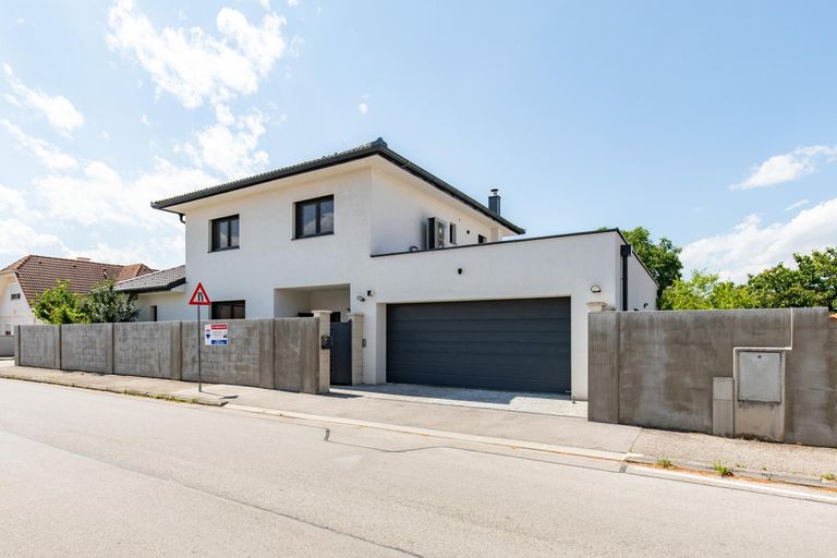 1 Haus Straßenseite