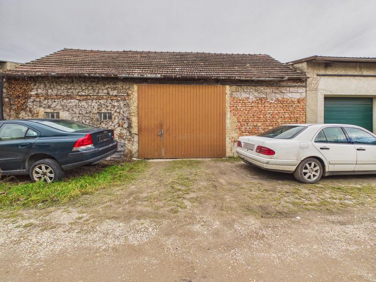 18. Zufahrt von hinten