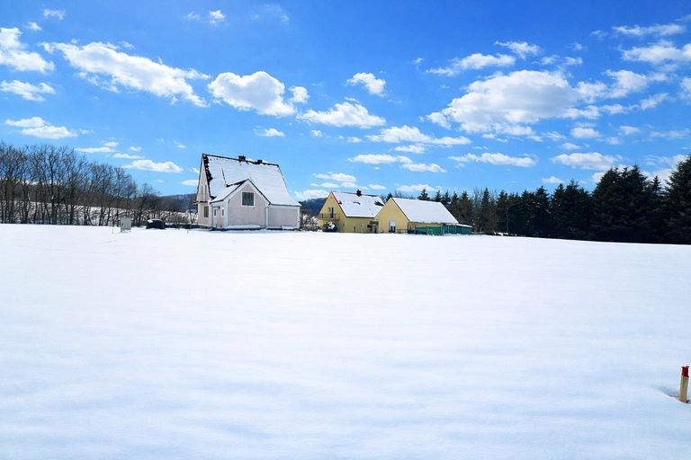 Sonniges, ebenes Baugrundstück
