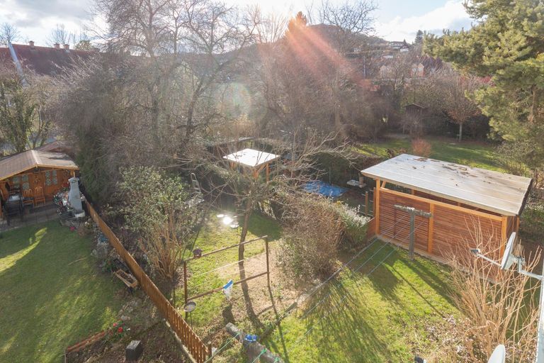 Blick von Wohnung auf eigenen Garten