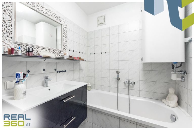 Badezimmer mit Badewanne