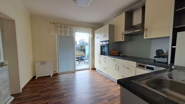 Küche mit Ausgang auf die Terrasse