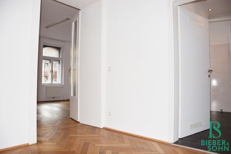 Vorraum/Blick Raum 1