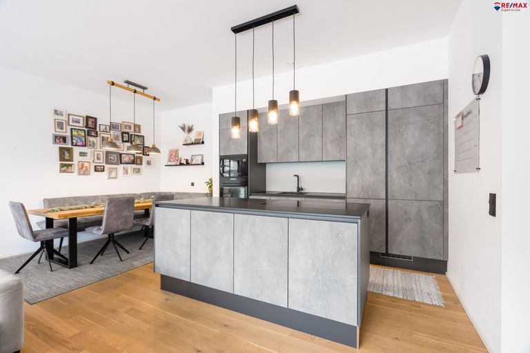 Küche mit Essbereich