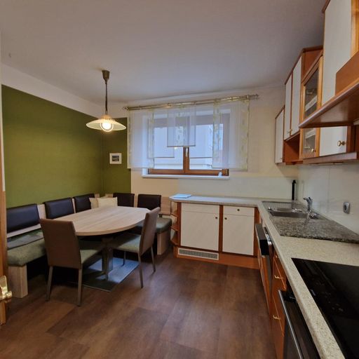 Küche mit Essbereich