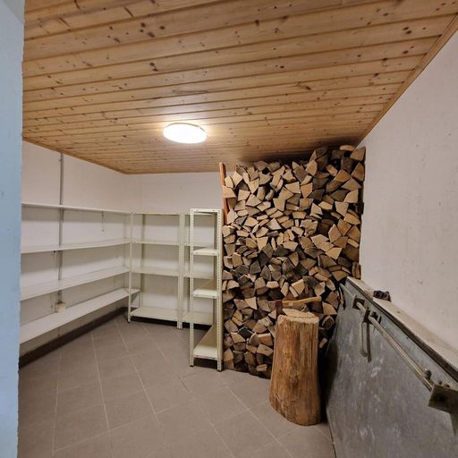 Holzraum im Keller