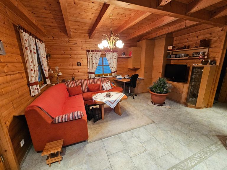 Wohnzimmer und Büro