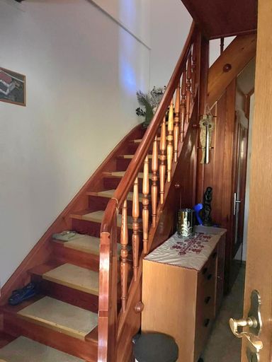 Lärchentreppe ins OG