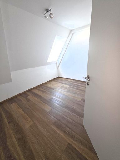 20260304_120938_resized