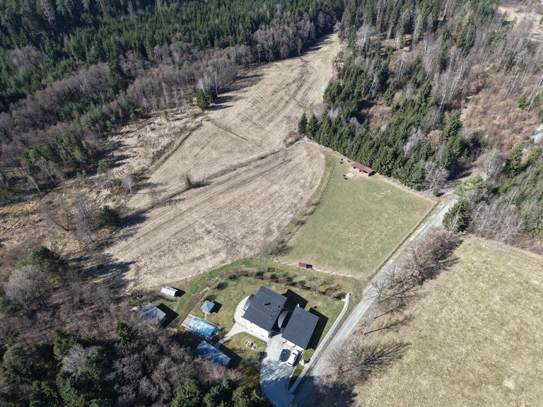 Vogelperspektive - Gebäude und Grundstück