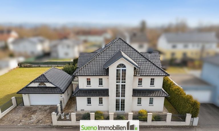 Drohnenbild von Straßenseite