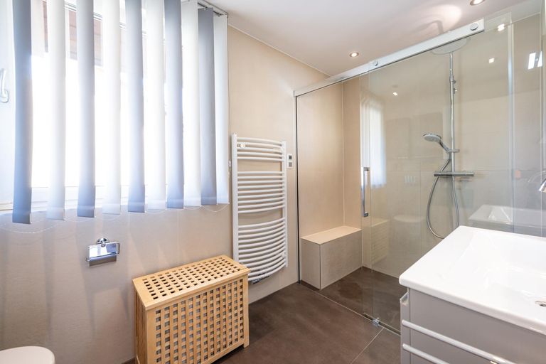 Innenansicht des Badezimmers im Obergeschoss