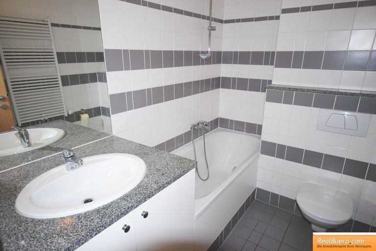 Badezimmer mit Wanne