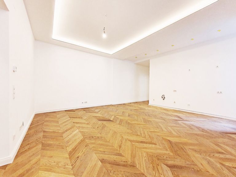 große Wohnküche mit Ausgang auf Balkon 1