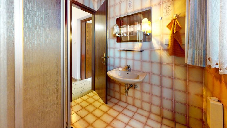 Badezimmer Gästewohnung/Gästezimmer 3 (EG)