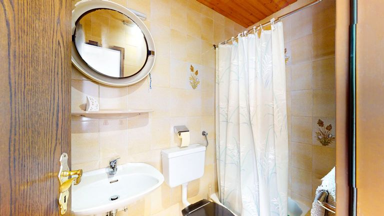 Badezimmer Gästezimmer 1 (EG)