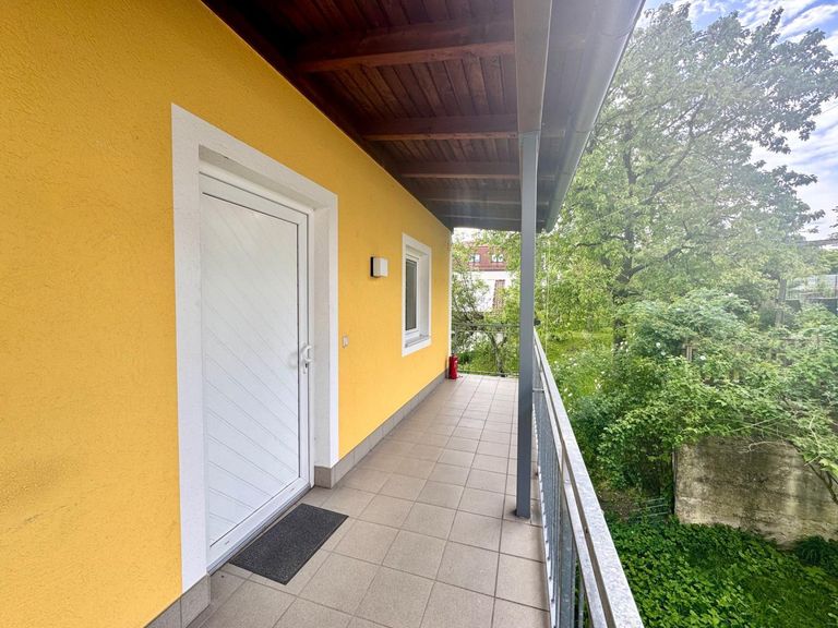 Zugang über Laubengang/zweiter Balkon