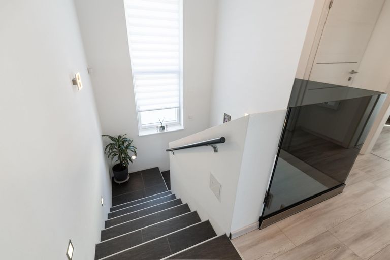 24 Stiegenabgang von OG