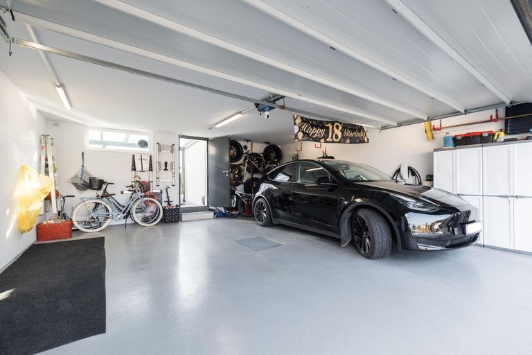 32 Garage