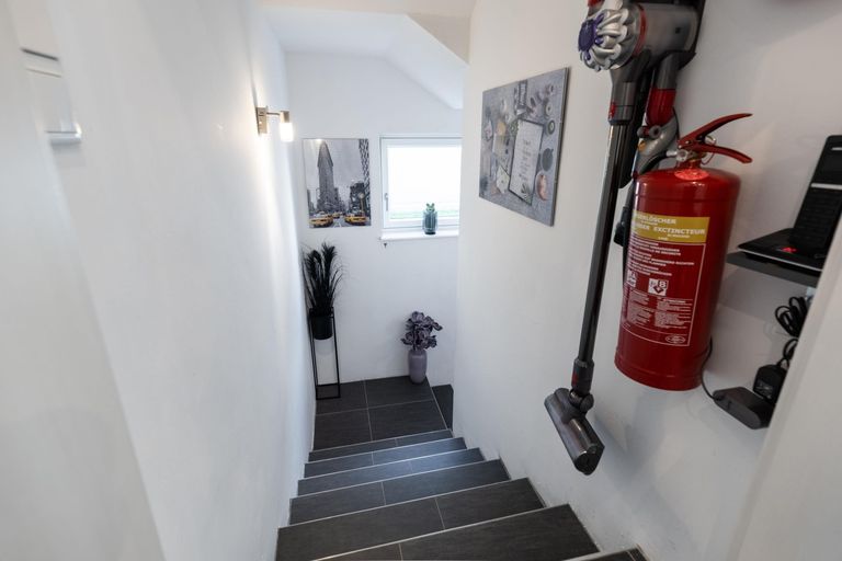 25 Stiegenabgang zu Keller