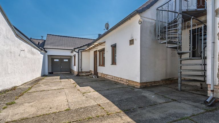 Einfahrtsbereich - Hof