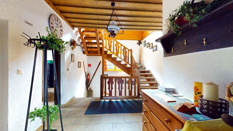 Eingangsbereich/Treppenaufgang EG