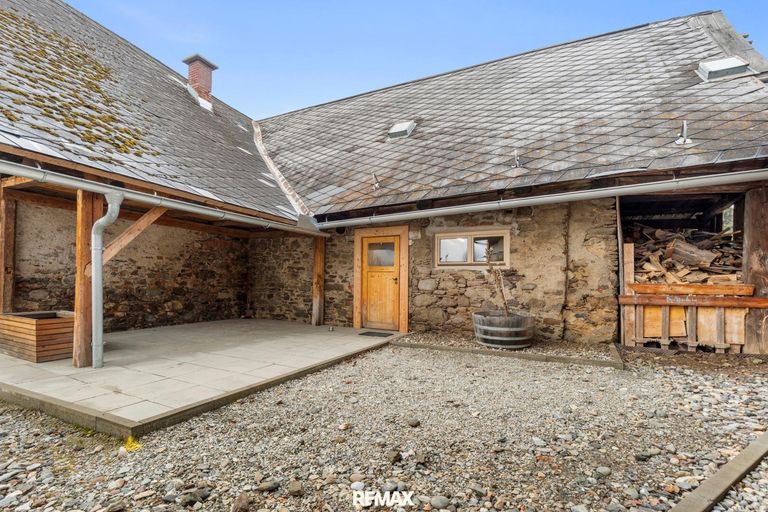 Eingangsbereich mit überdachter Terrasse