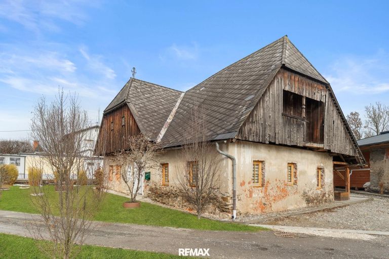 Außenansicht Süd-West mit Parkmöglichkeit