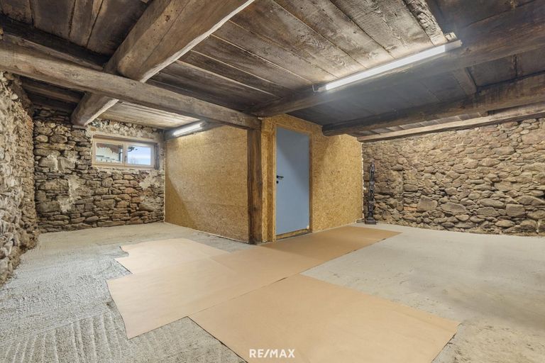 unausgebauter Abstellraum mit Zugang S-W-Terrasse