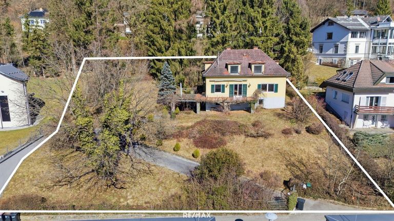 Grundstück samt Altbestand