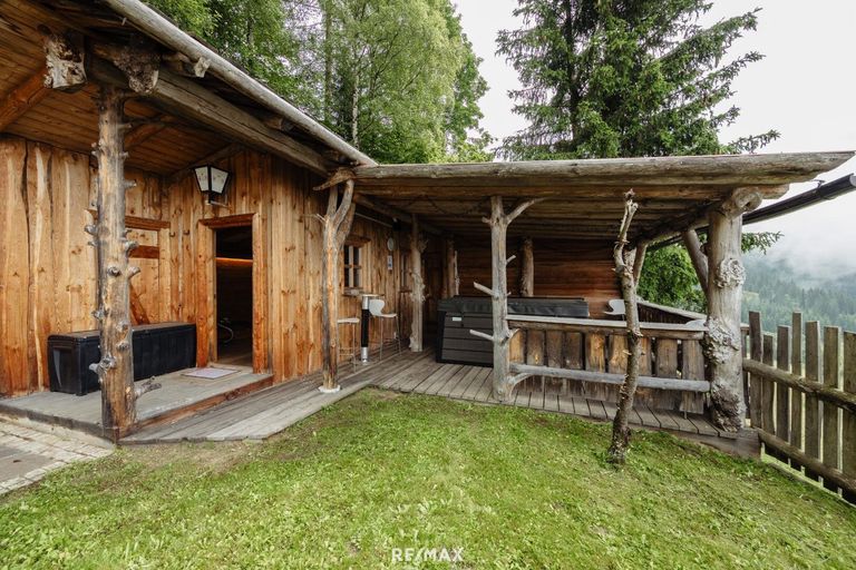 Saunahütte mit Whirlpool