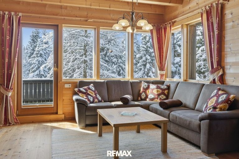 Wohnbereich samt Zugang Terrasse