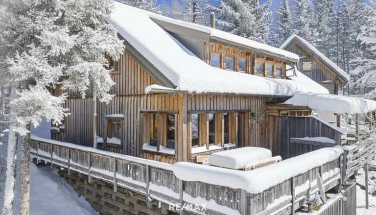 Außenansicht Haus samt Terrasse