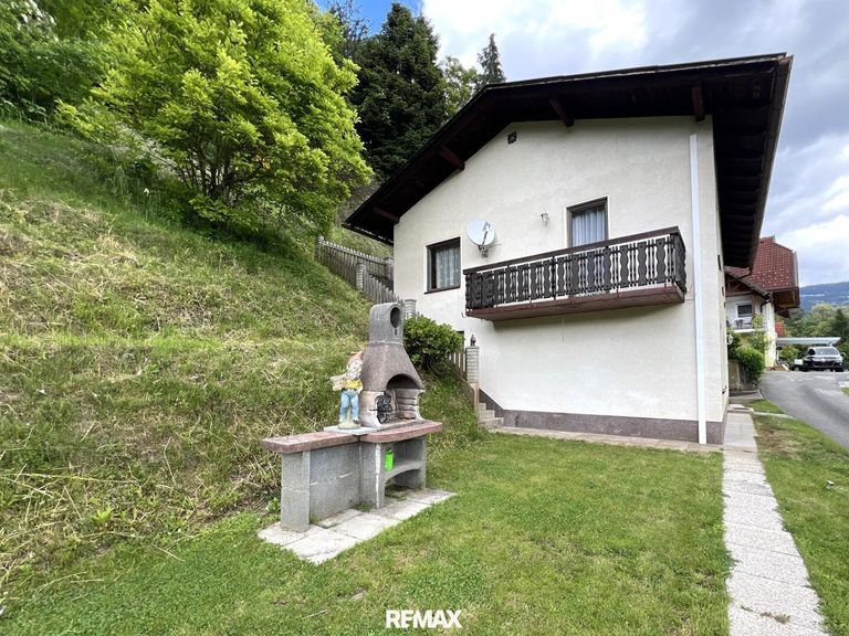 Haus samt Garten und Balkon