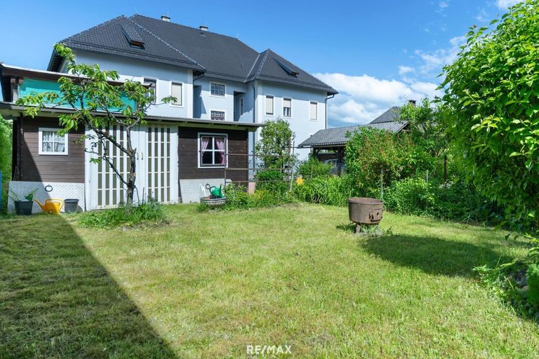 Gartenhäuschen samt Garten