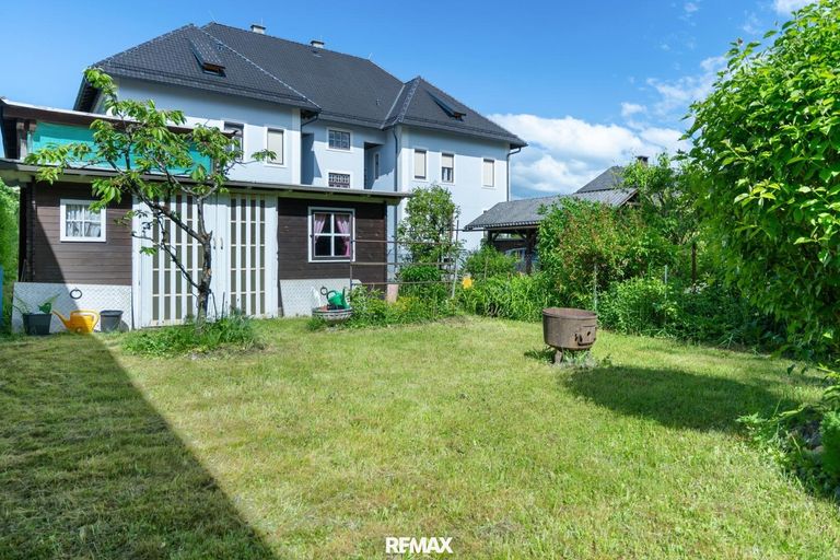 Gartenhäuschen samt Garten