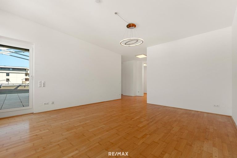 Wohnzimmer samt Zugang Terrasse