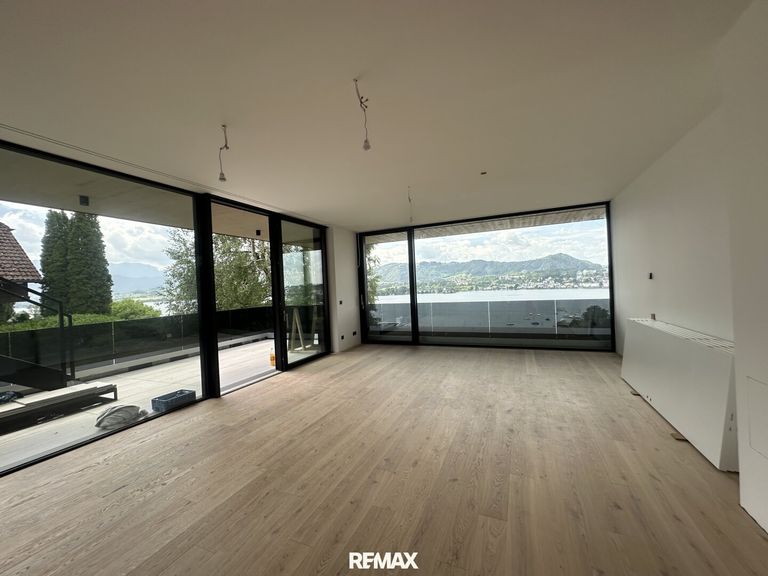 Wohnzimmer mit Terrasse