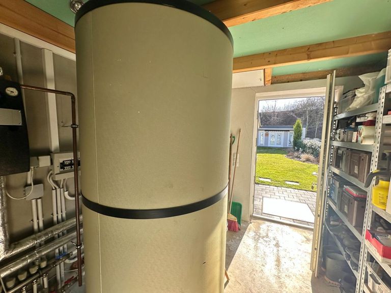 Technikraum mit Ausgang in den Garten