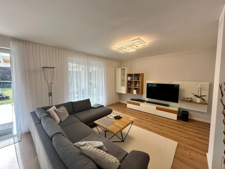 EG Wohnzimmer mit Ausgang auf die Terrasse