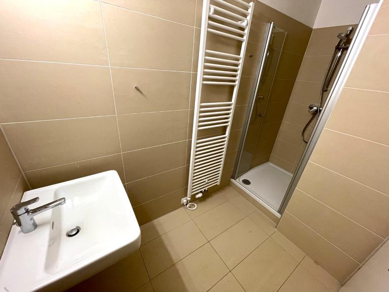 Badezimmer mit Dusche