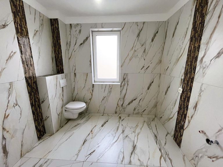 Erdgeschoss - Badezimmer mit WC