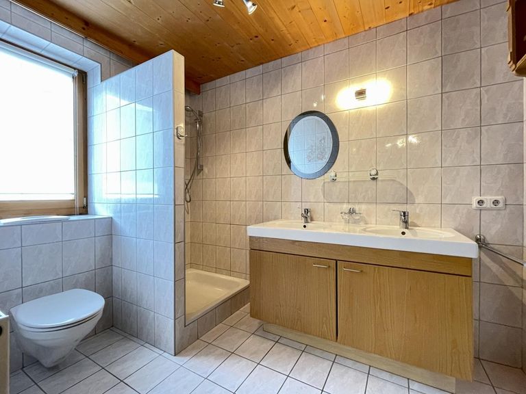 Haus - Badezimmer - DG