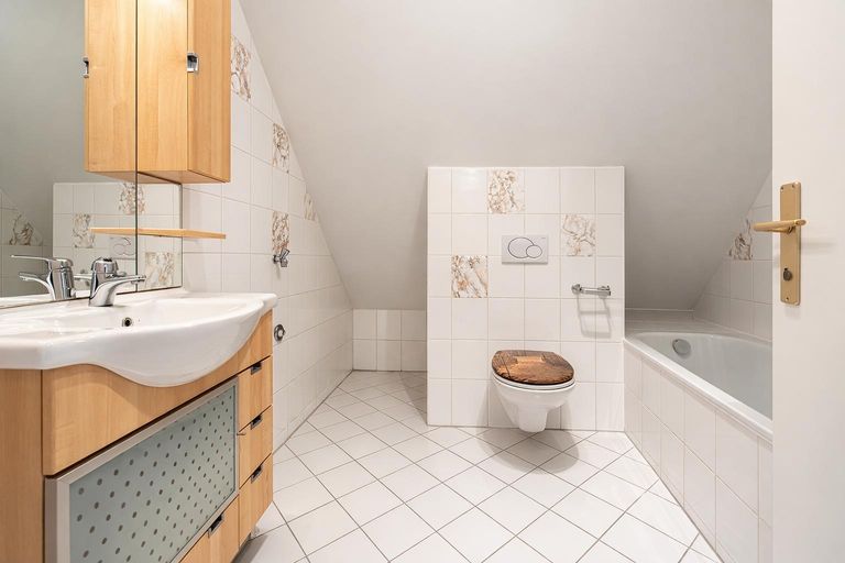 Badezimmer 2. DG, Iststand, Ansicht 1