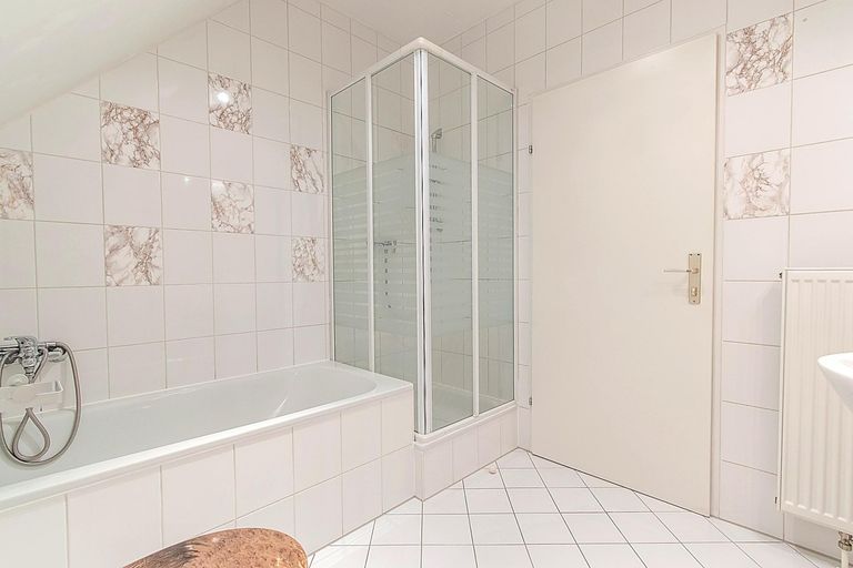 Badezimmer 2. DG, Iststand, Ansicht 2