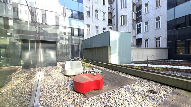 Gemeinschaftsterrasse im Innenhof (2)