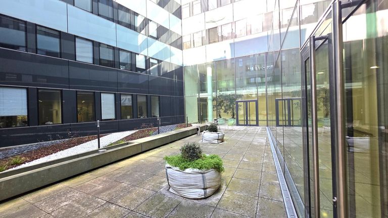 Gemeinschaftsterrasse im Innenhof (1)