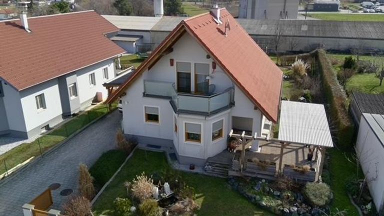 Straßenansicht