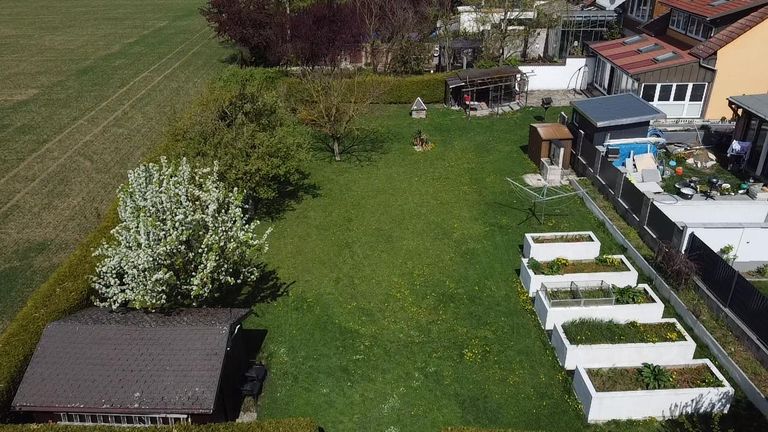 Luftaufnahme vom Garten- im Bild 4 Hochbeete